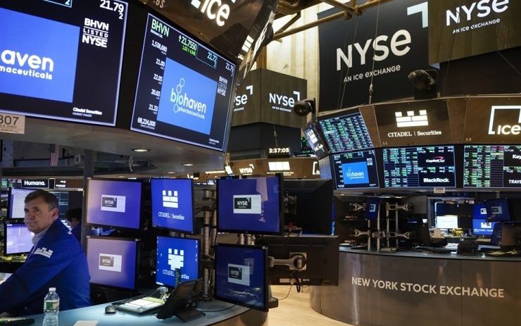 Surging tech stocks spearhead market momentum. 

Image Source: Associated Press 